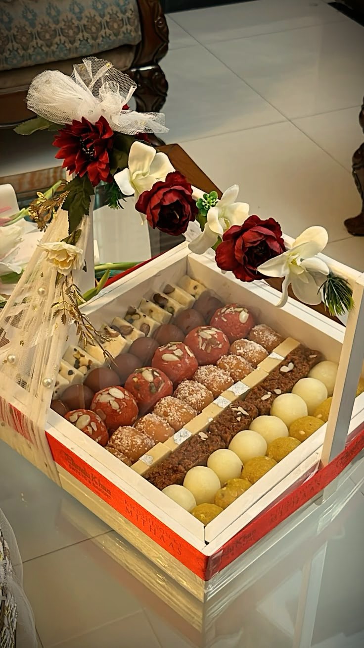 Seasonal boxes & gifting trays
